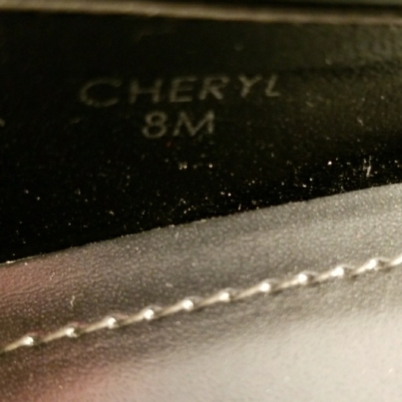 TAHARI BLACK PUMPS - Picture 6 of 6